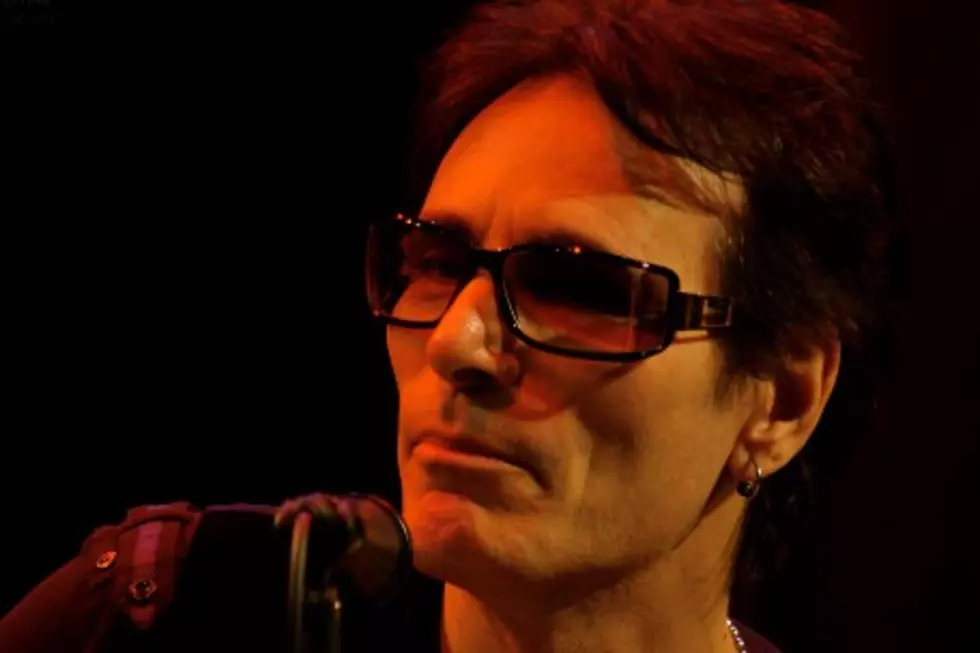 Steve Vai Shreds at the Rock ‘n’ Roll Fantasy Camp (VIDEO)