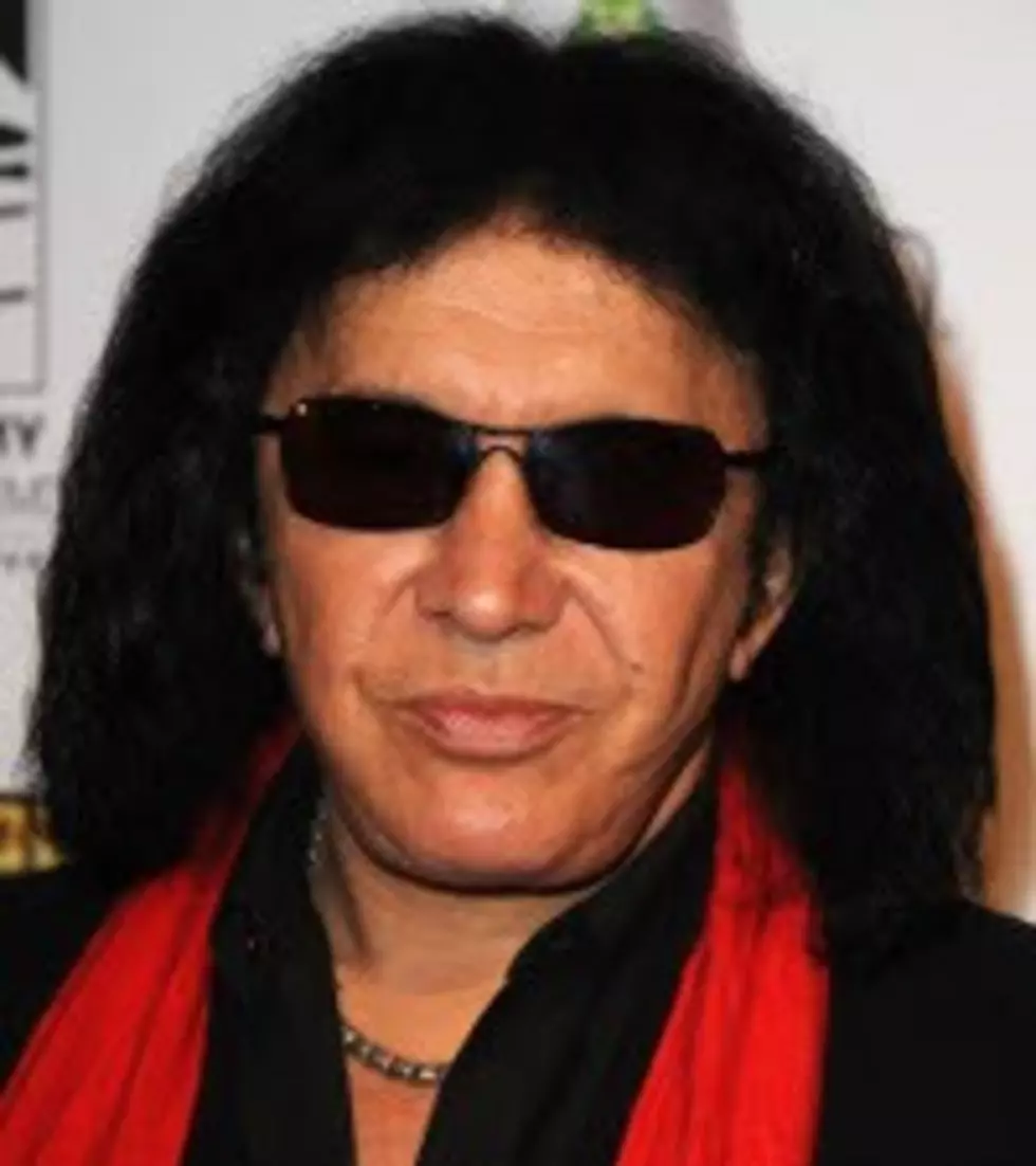 Gene Simmons Rocks for the Troops in Hollywood (VIDEO)