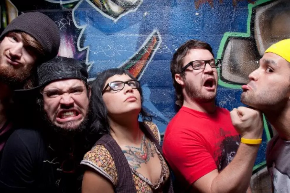 IWrestledabearonce Singer Pregnant + Leaves Tour, HELLYEAH Get Drunk + More News