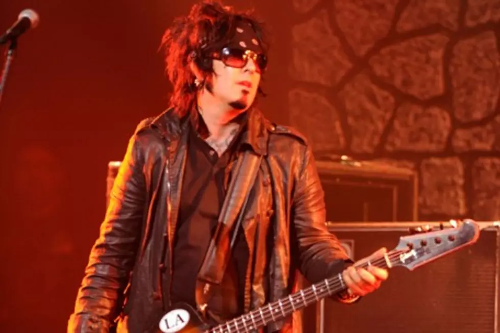 Motley Crue’s Nikki Sixx Thanks Fans for Support After Death of His Mother