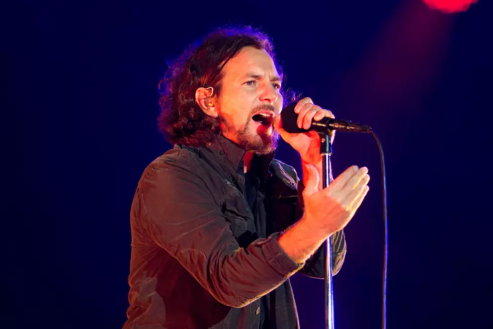 Pearl Jam Debut &#8216;Mind Your Manners&#8217; Live in Ontario